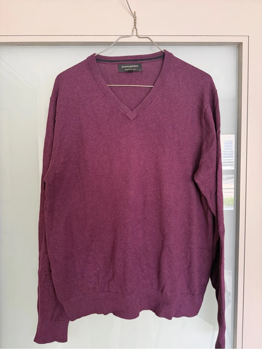 Banana Republic Men's V-Neck Cashmere Blend Sweater — Plum